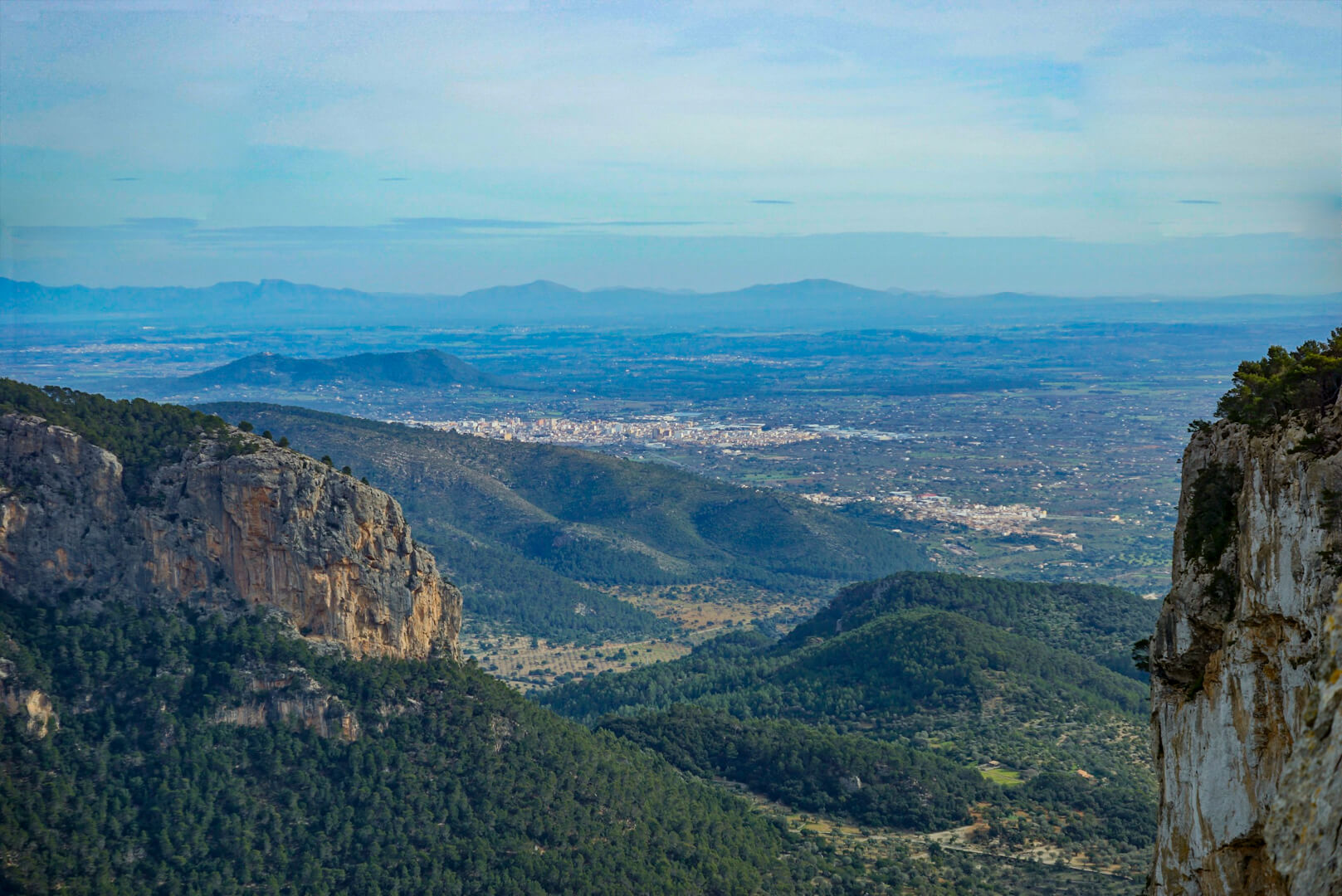 Weitblick nach Inca und der Bucht von Alcudia