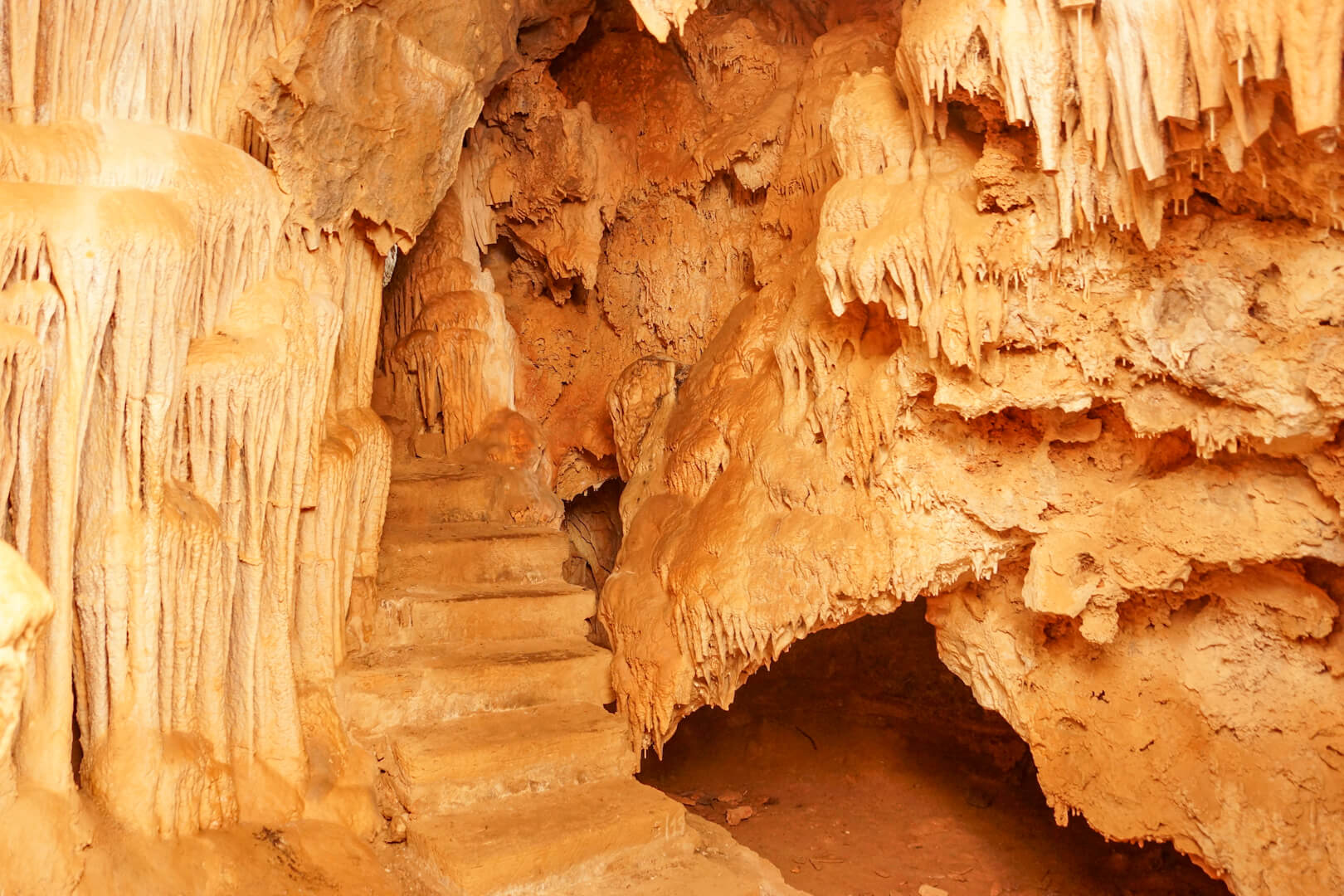 Stalaktiten in der Höhle